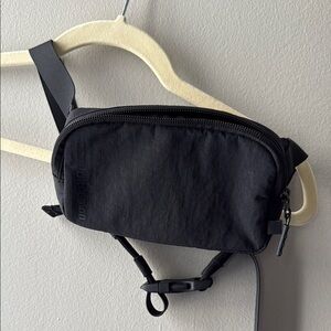 lululemon small belt bag black